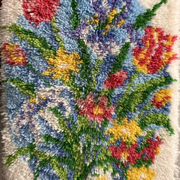 Floral Latch Hook Rug - Mat Size - Picture 6 of 9